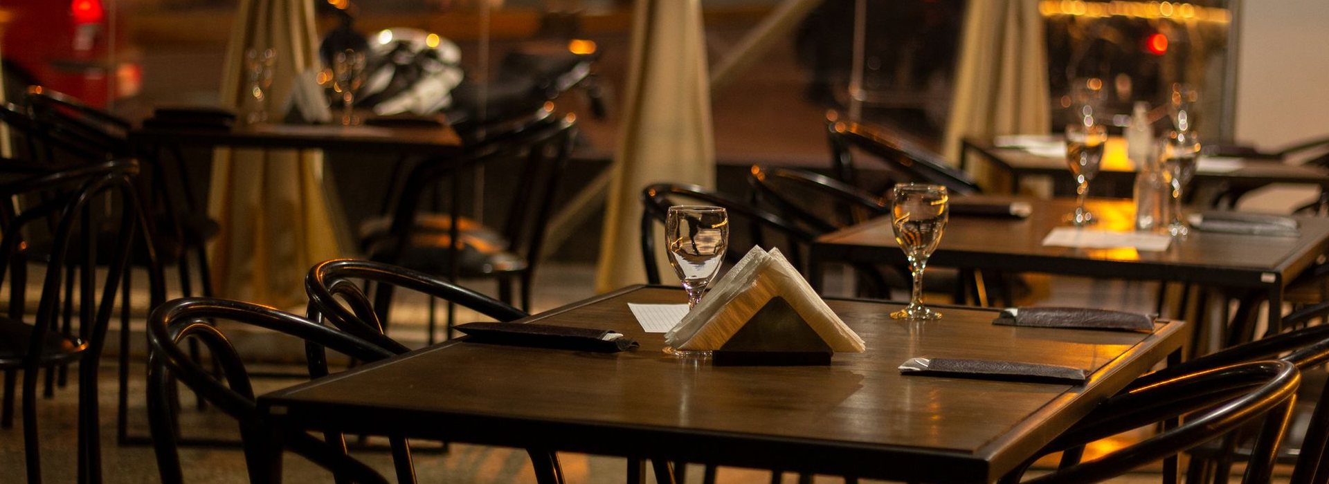 Set tables in the evening at Greenwynd